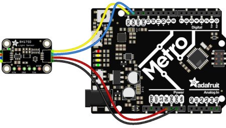 Połączenie czujnika z Arduino Metro za pomocą złącz STEMMA QT / Qwiic.