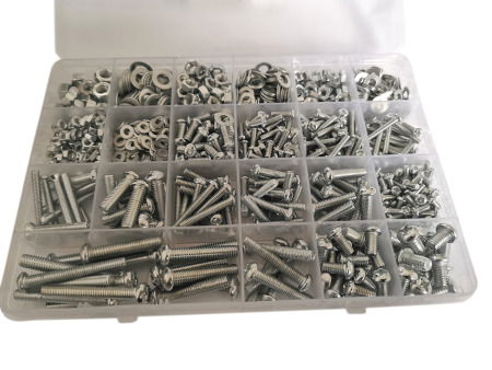 Set of screws and nuts