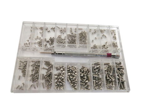 Set of screws and nuts