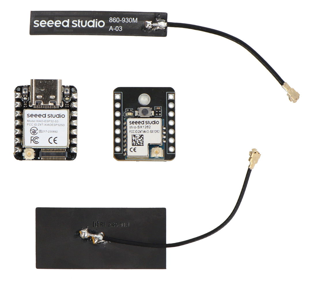 Xiao ESP32-S3 + Wio-SX1262 Kit for Meshtastic and LoRa/LoRaWAN - Seeedstudio 102010611